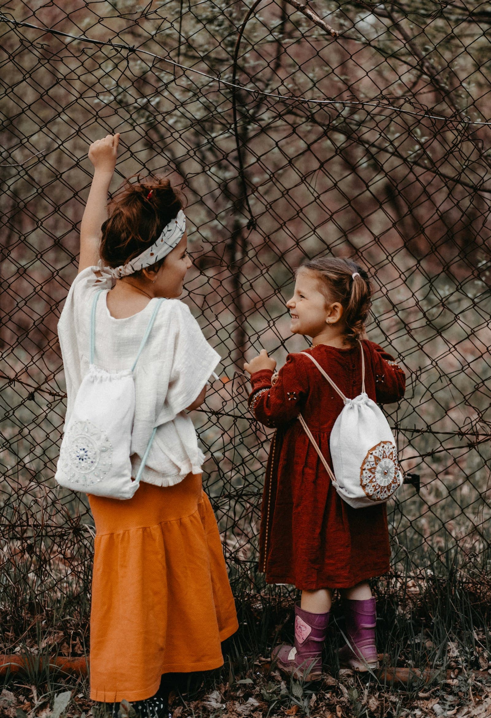 Yolcu (Demo) anaokulu sırt çantası — örnek fotoğraf (Unsplash, ürünün kendisi değil)